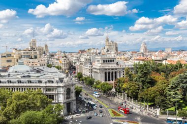 Madrid, İspanya - 11 Temmuz 2014: Hava görünümünde Madrid Plaza de Cibeles bir güzel yaz günü, İspanya