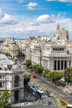 Madrid, İspanya - 11 Temmuz 2014: Hava görünümünde Madrid Plaza de Cibeles bir güzel yaz günü, İspanya