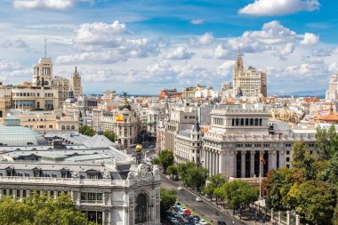 Madrid, İspanya - 11 Temmuz 2014: Hava görünümünde Madrid Plaza de Cibeles bir güzel yaz günü, İspanya