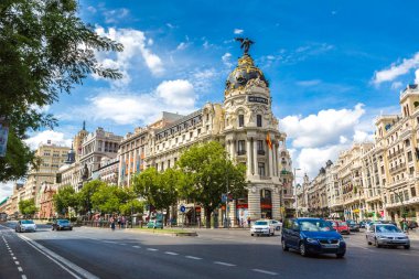 Madrid, İspanya - 11 Temmuz 2014: Metropol hotel de Madrid 11 Temmuz 2014 güzel yaz gününde, Madrid, İspanya