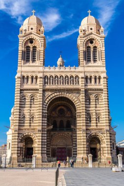 Marsilya - 12 Temmuz 2014: Katedrali de la büyük bir yaz günü Marsilya Marsilya, Fransa 12 Temmuz 2014 tarihinde