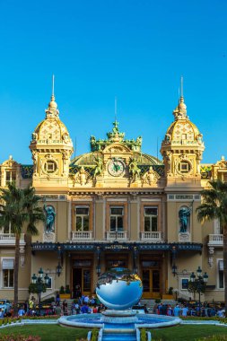 Monte Carlo - 17 Temmuz 2014: Monako'daki Monte Carlo'da 17 Temmuz 2014 bir yaz günü Grand casino