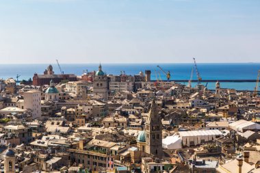 Genoa, İtalya - 11 Ağustos 2014: Panoramik liman Cenova bir yaz günü, İtalya