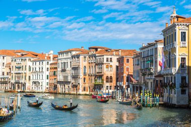 Venice, İtalya - 18 Haziran 2014: Gondol Venedik, bir güzel yaz günü İtalya 18 Haziran Canal Grande üzerinde