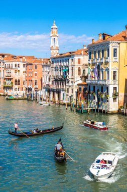 Venice, İtalya - 18 Haziran 2014: Gondol Venedik, bir güzel yaz günü İtalya 18 Haziran Canal Grande üzerinde