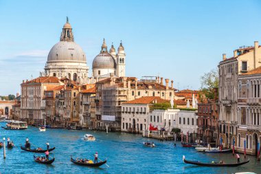 Venice, İtalya - 18 Haziran 2014: Basilica Santa Maria della Salute ve Grand Canal bir güzel yaz günü Venedik İtalya Haziran 18