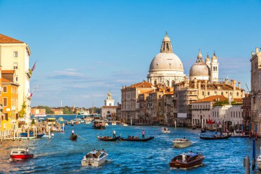 Venice, İtalya - 18 Haziran 2014: Basilica Santa Maria della Salute ve Grand Canal bir güzel yaz günü Venedik İtalya Haziran 18