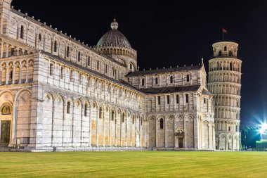 Piza, İtalya, 11 Temmuz 2014: İtalya yaz akşamları Pisa cathedral