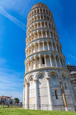 Pisa, İtalya, 12 Temmuz 2014: Leaning tower bir yaz günü, Pisa, İtalya Temmuz 12