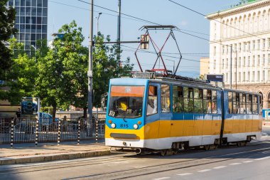 Sofya, Bulgaristan - 27 Temmuz 2014: Sofya, Bulgaristan'ın bir yaz günü eski tramvay
