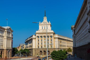 Sofia, Bulgaristan - 27 Temmuz 2014: Sofya, Bulgaristan ' bir yaz günü bina Millet Meclisi