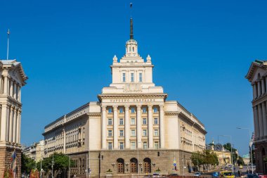 Sofia, Bulgaristan - 27 Temmuz 2014: Sofya, Bulgaristan ' bir yaz günü bina Millet Meclisi