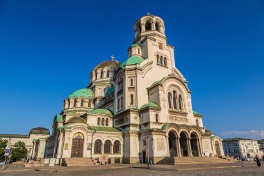 Sofia, Bulgaristan - 27 Temmuz 2014: Alexander Nevsky katedralde bir yaz günü Sofya, Bulgaristan