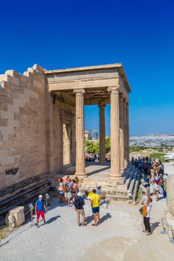 Atina, Yunanistan - 19 Temmuz 2015: Erekhtheion tapınak kalıntıları Atina, Yunanistan üzerinde 19 Temmuz 2015 yılında bir yaz günü Akropolü