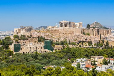 Athens, Yunanistan - 19 Temmuz 2015: Güzel yaz günü, Acropolis Atina, Yunanistan