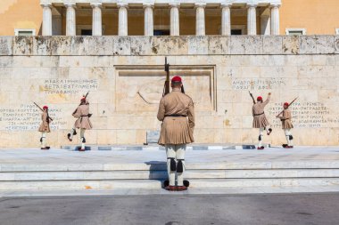 Atina, Yunanistan - 19 Temmuz 2015: tören 19 Temmuz 2015 bir yaz günü gardiyanlar Atina, Yunanistan değiştirme