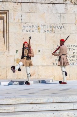 Atina, Yunanistan - 19 Temmuz 2015: tören 19 Temmuz 2015 bir yaz günü gardiyanlar Atina, Yunanistan değiştirme