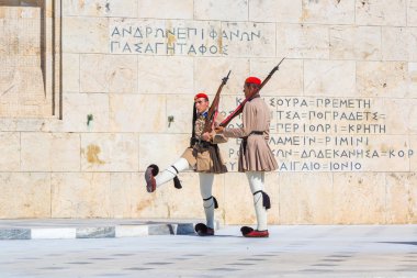 Atina, Yunanistan - 19 Temmuz 2015: tören 19 Temmuz 2015 bir yaz günü gardiyanlar Atina, Yunanistan değiştirme