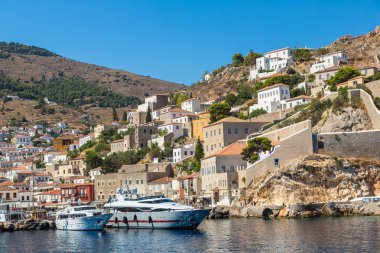 Hydra, Yunanistan - 19 Temmuz 2015: Bir yaz günü Hydra Adası Yunanistan