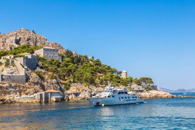 Hydra, Yunanistan - 19 Temmuz 2015: Bir yaz günü Hydra Adası Yunanistan