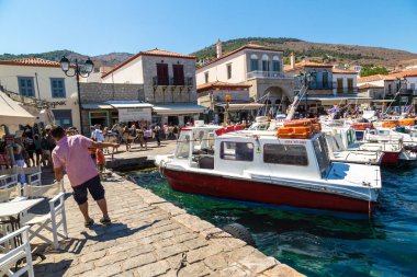 Hydra, Yunanistan - 27 Temmuz 2015: Bir yaz günü Hydra Adası Yunanistan