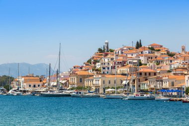 Poros, Yunanistan - 19 Temmuz 2015: Bir yaz günü Poros Adası Yunanistan