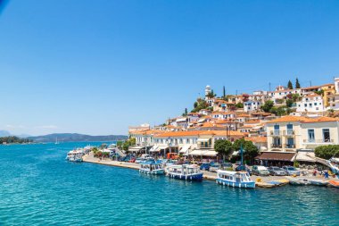 Poros, Yunanistan - 19 Temmuz 2015: Bir yaz günü Poros Adası Yunanistan