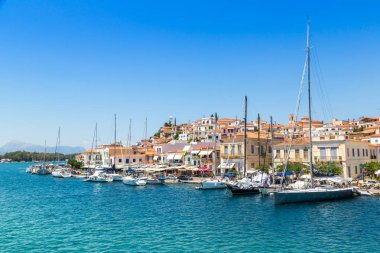 Poros, Yunanistan - 19 Temmuz 2015: Bir yaz günü Poros Adası Yunanistan