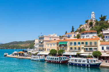 Poros, Yunanistan - 19 Temmuz 2015: Bir yaz günü Poros Adası Yunanistan