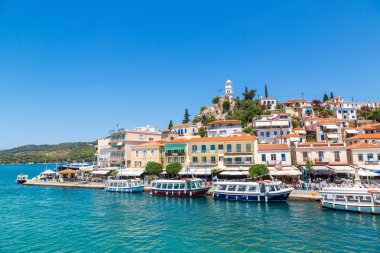 Poros, Yunanistan - 19 Temmuz 2015: Bir yaz günü Poros Adası Yunanistan