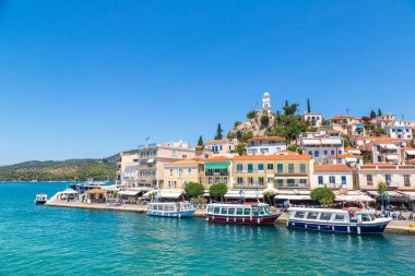 Poros, Yunanistan - 19 Temmuz 2015: Bir yaz günü Poros Adası Yunanistan