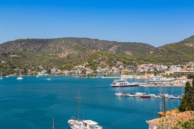 Poros, Yunanistan - 19 Temmuz 2015: Bir yaz günü Poros Adası Yunanistan