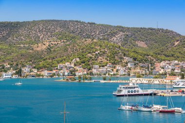 Poros, Yunanistan - 19 Temmuz 2015: Bir yaz günü Poros Adası Yunanistan