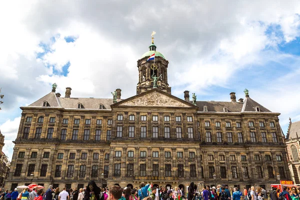 阿姆斯特丹 2014年8月19日 2014年8月19日在阿姆斯特丹的皇家宫殿钟楼 — 图库照片