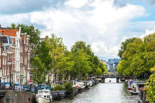 Amsterdam Holandia Sierpnia 2014 Kanałów Amsterdamie Amsterdam Jest Stolicą Najbardziej — Zdjęcie stockowe