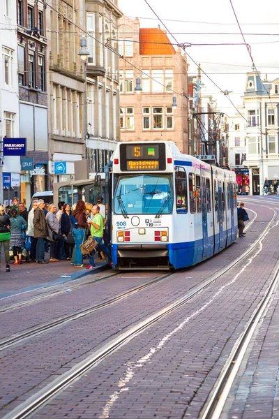 Amsterdam Países Bajos Agosto 2014 Tranvía Moderno Ámsterdam Ámsterdam Capital —  Fotos de Stock