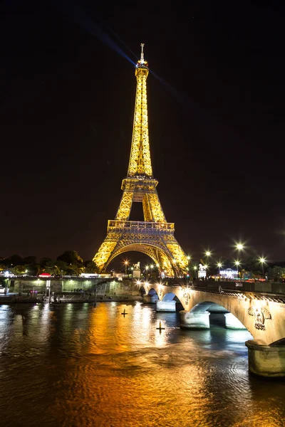 2014年7月14日 埃菲尔铁塔日落是法国最受欢迎的纪念碑 也是巴黎最著名的标志 2014年7月14日 — 图库照片