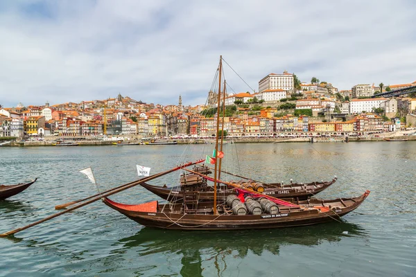 Λισαβόνα Πορτογαλία Ιούλιος 2014 Πόρτο Και Παλιά Παραδοσιακά Σκάφη Βαρέλια — Φωτογραφία Αρχείου