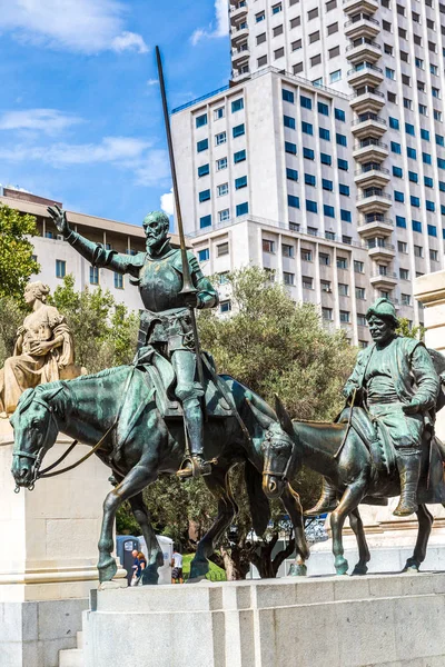 Мадрид Липня 2014 Року Статуї Дон Кіхот Епітетами Espana Plaza — стокове фото