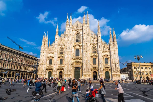 Milán Italia Julio 2015 Famosa Catedral Milán Duomo Hermoso Día —  Fotos de Stock