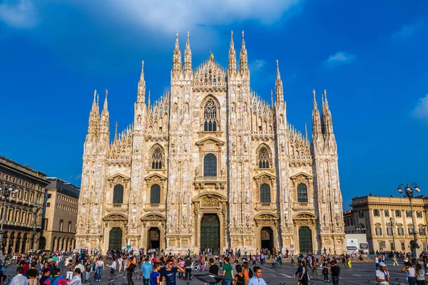 Milán Italia Julio 2015 Famosa Catedral Milán Duomo Hermoso Día —  Fotos de Stock