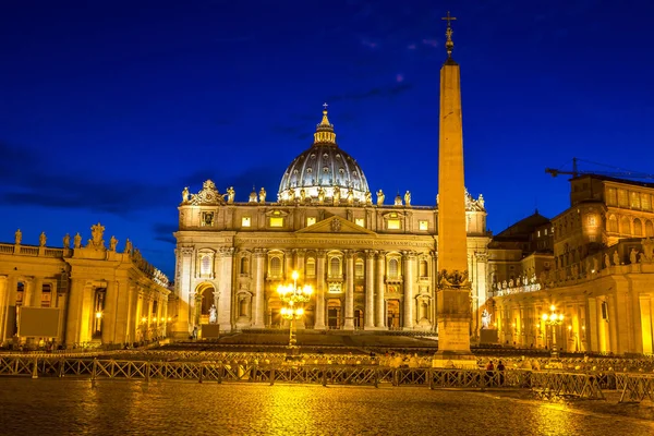 意大利 2014年7月12日 梵蒂冈圣彼得大教堂在夏季晚上 — 图库照片