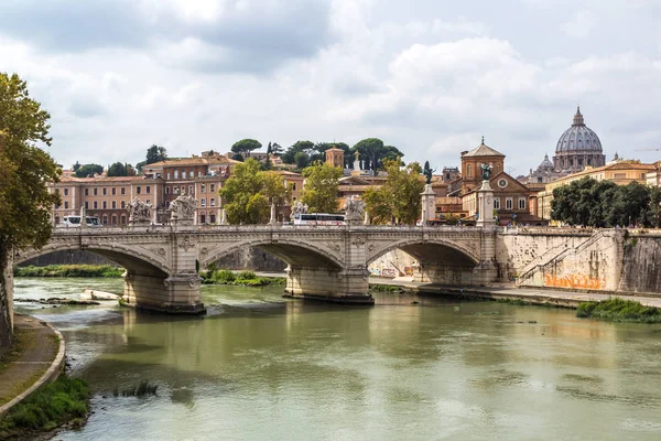 Rzym Włochy Lipca 2014 Bazyliki San Pietro Sant Angelo Bridge — Zdjęcie stockowe