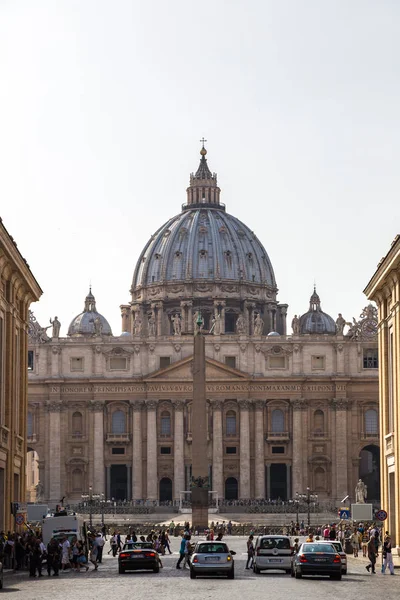意大利 2014年7月12日 梵蒂冈圣彼得大教堂在2014年7月12日的一个夏天在梵蒂冈 梵蒂冈 — 图库照片