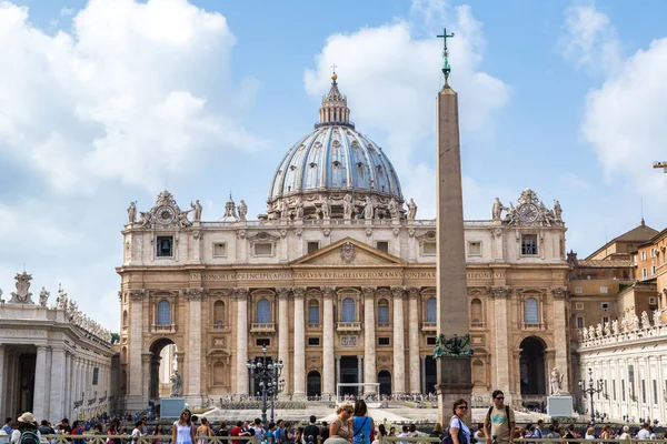 Rzym Włochy Lipca 2014 Bazylika Świętego Piotra Watykanie Letni Dzień — Zdjęcie stockowe