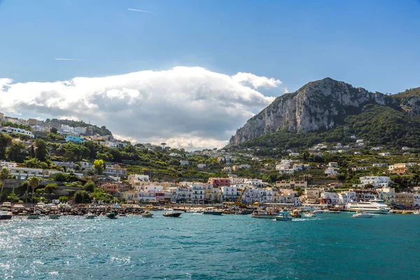 イタリアの美しい夏の日にカプリ島 イタリア 2014 カプリ島 — ストック写真