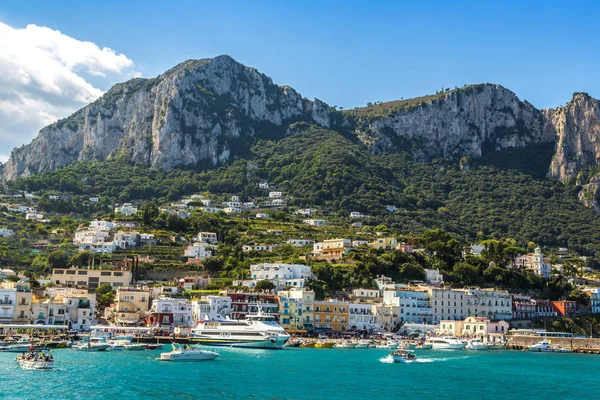 イタリアの美しい夏の日にカプリ島 イタリア 2014 カプリ島 — ストック写真