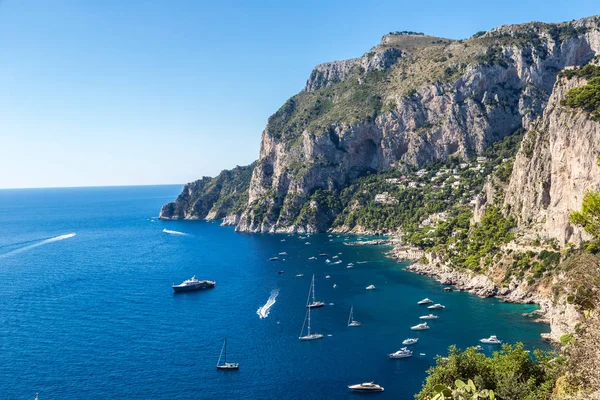 Capri, İtalya - 13 Haziran 2014: Capri adasında bir güzel yaz günü İtalya