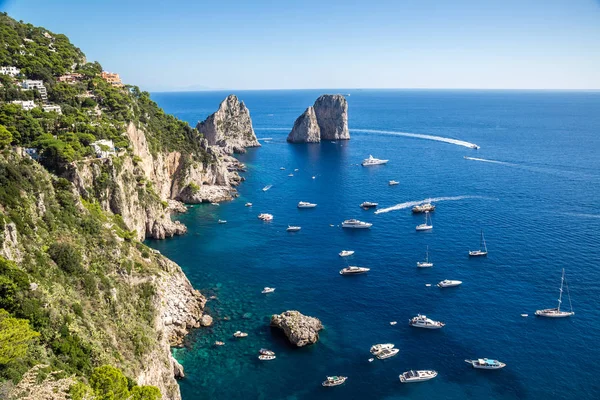 イタリアの美しい夏の日にカプリ島 イタリア 2014 カプリ島 — ストック写真