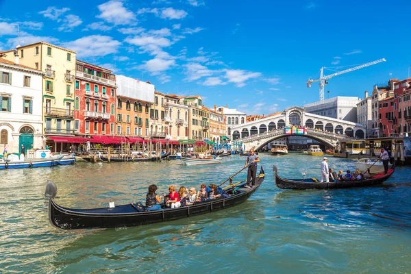 Venedig Italien Juni 2014 Gondel Der Rialtobrücke Venedig Einem Schönen — Stockfoto